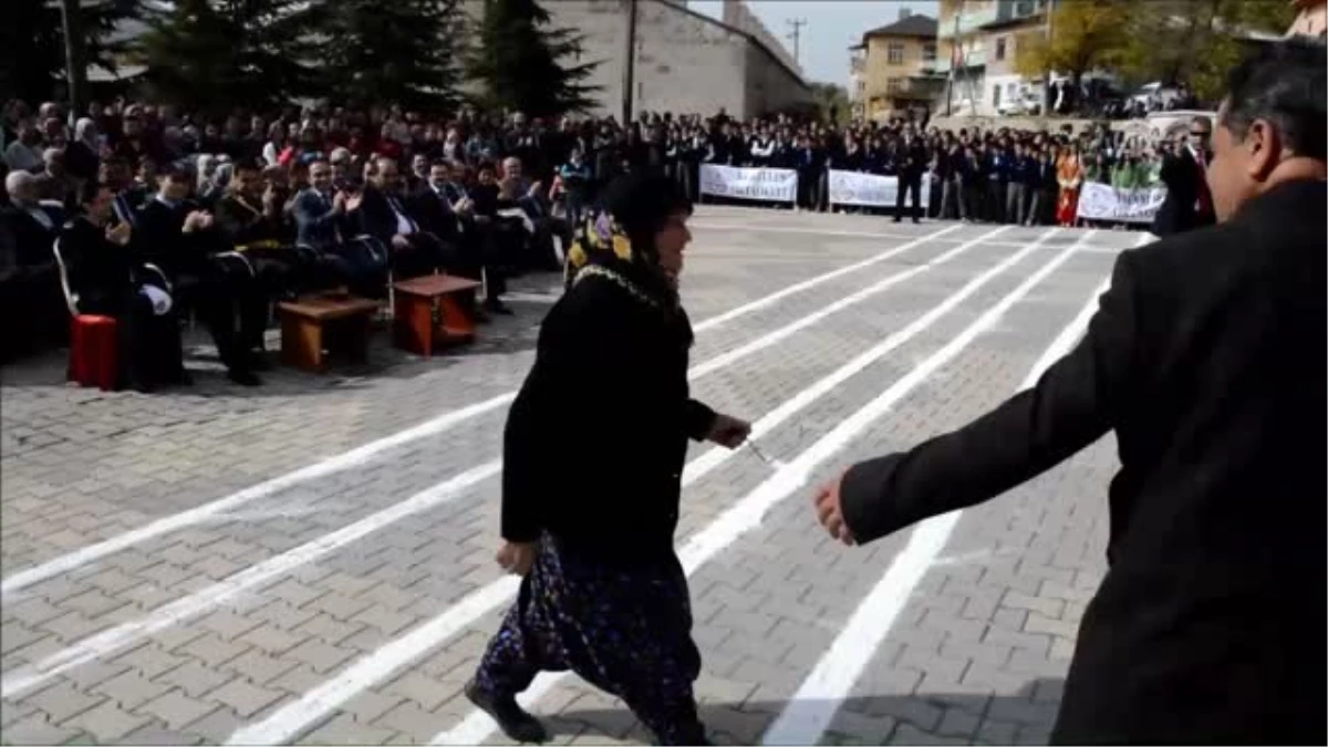 Sosyal Medya Fenomeni "Ismihan Nine"Nin Ev Sevinci