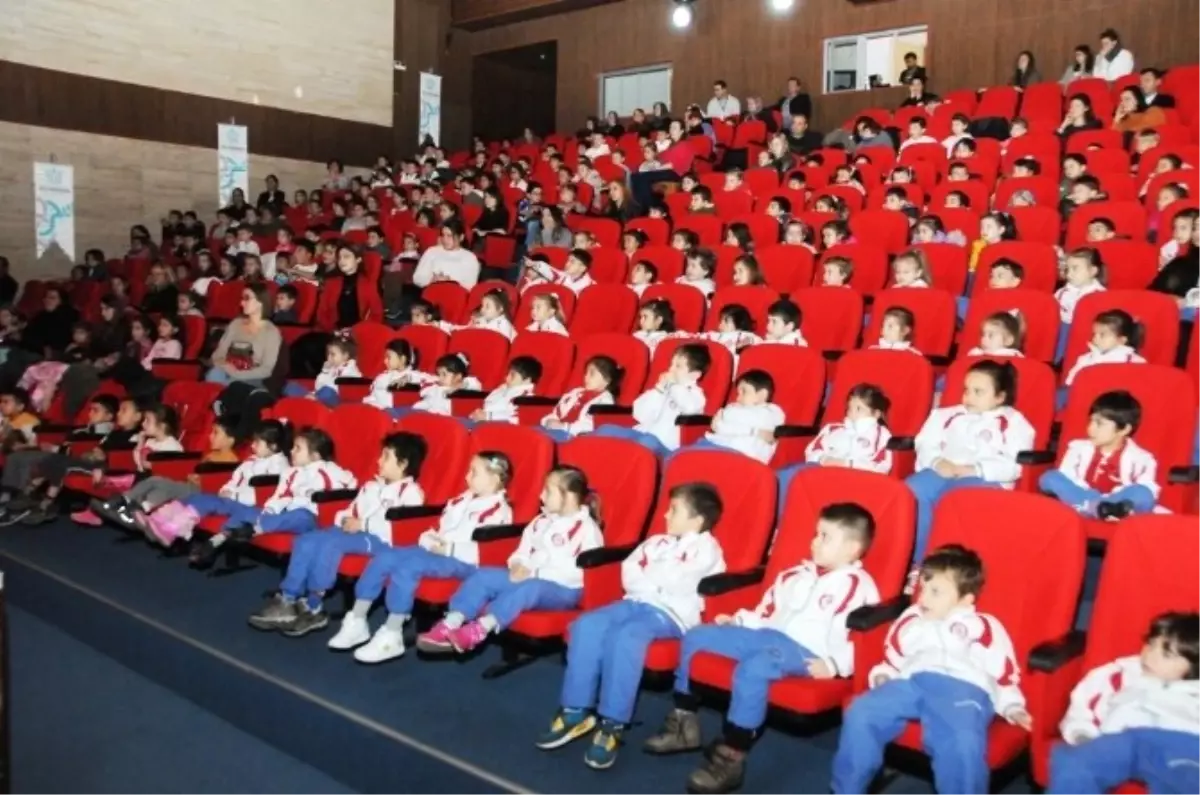 Süleymanpaşa Çocuk Kulübü Üyeleri "Alaaddin\'in Lambası" ile Güldü