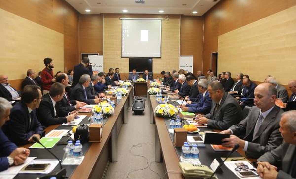Tarım Sektörünün Tartışıldığı Toplantıda Üretici Temsilcileri Salonu Terk Etti