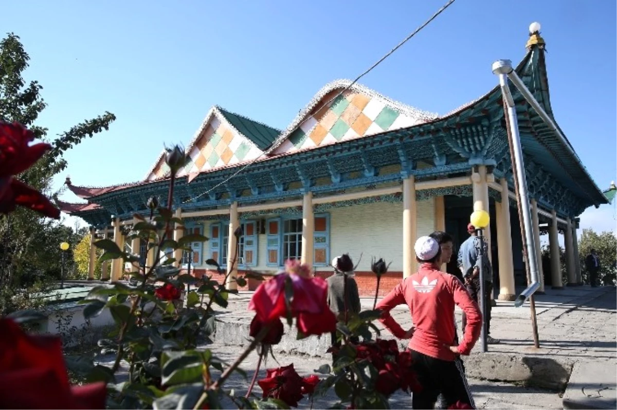 Tika, Kırgızistan\'daki Tarihi Dungan Camii\'nin Çevre Düzenlemesini Yaptı