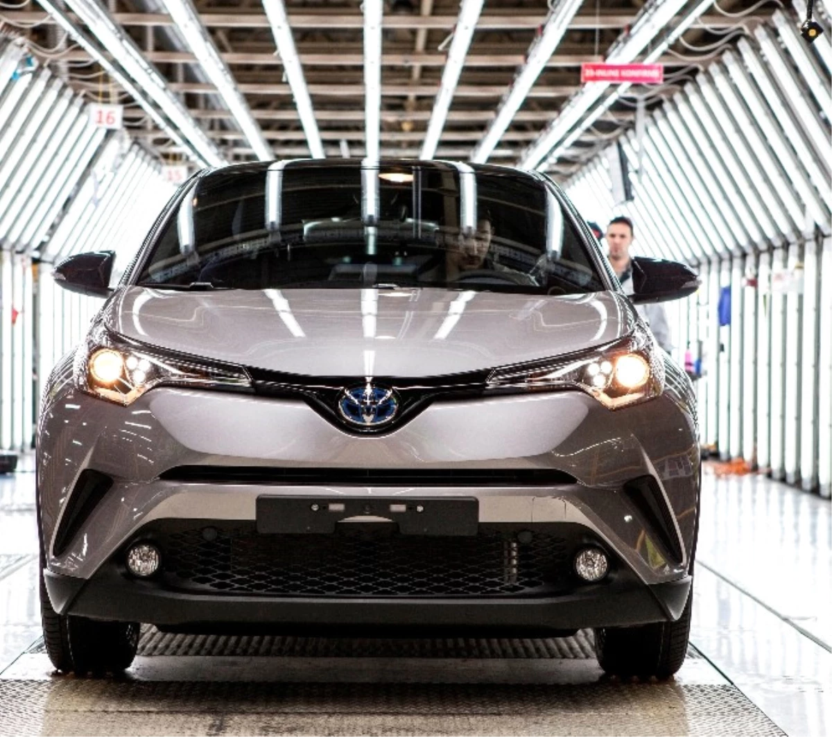 Türkiye\'nin İlk Hibrit Otomobili Toyota C-Hr Seri Üretimine Başladı