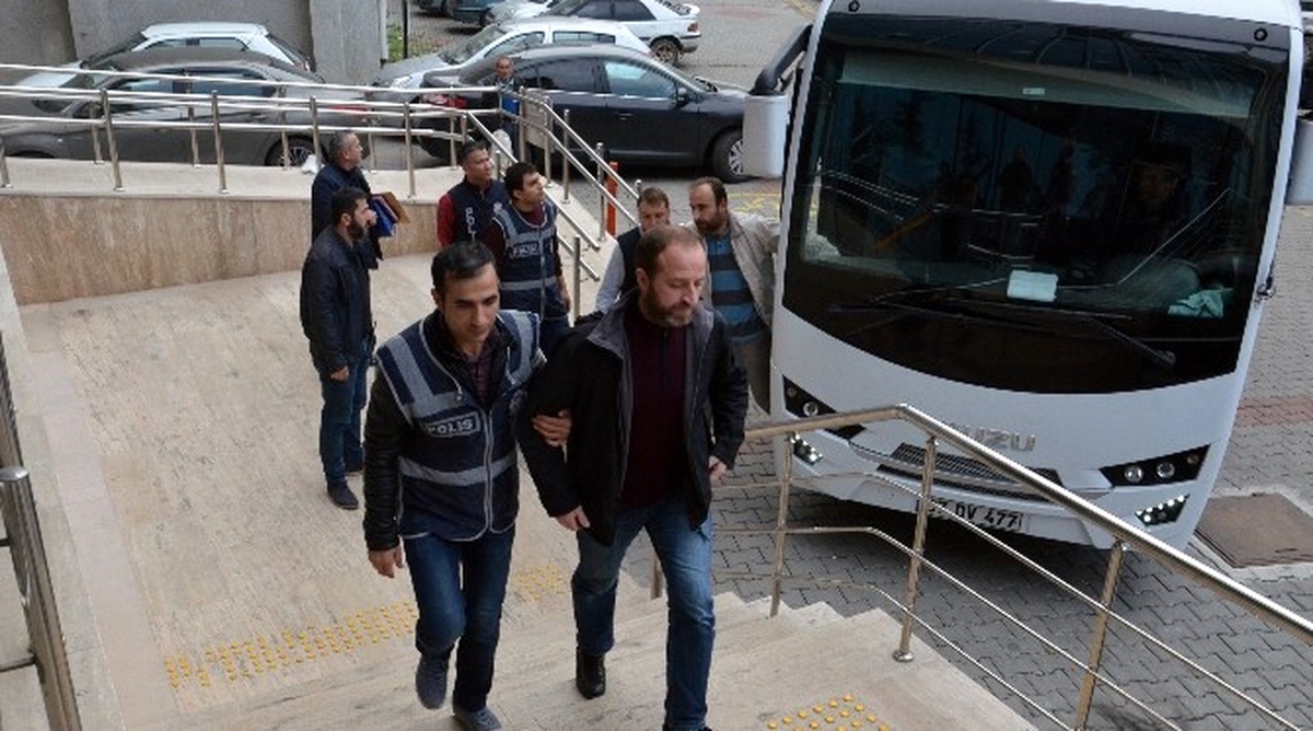 Zonguldak\'ta Fetö\'den Gözaltına Alınan 10 Şüpheli Adliyede