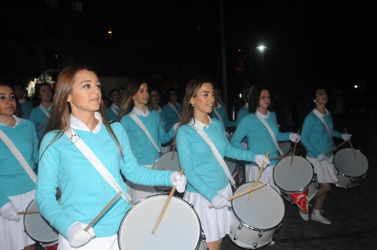 2-Kadınlar, Liseliler Gibi Trampet Takımı Kurdu