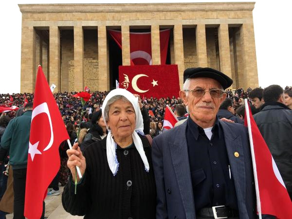 73 Yaşındaki Döndü Turalı: Atatürk İçin Canımı Feda Ederim, Hastalansam da Emekleyerek Geleceğim