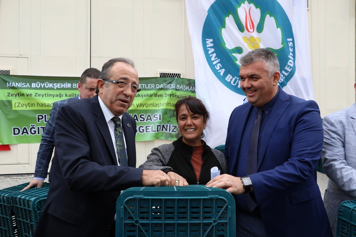Akhisarlı Üreticinin Yüzü Büyükşehirle Güldü