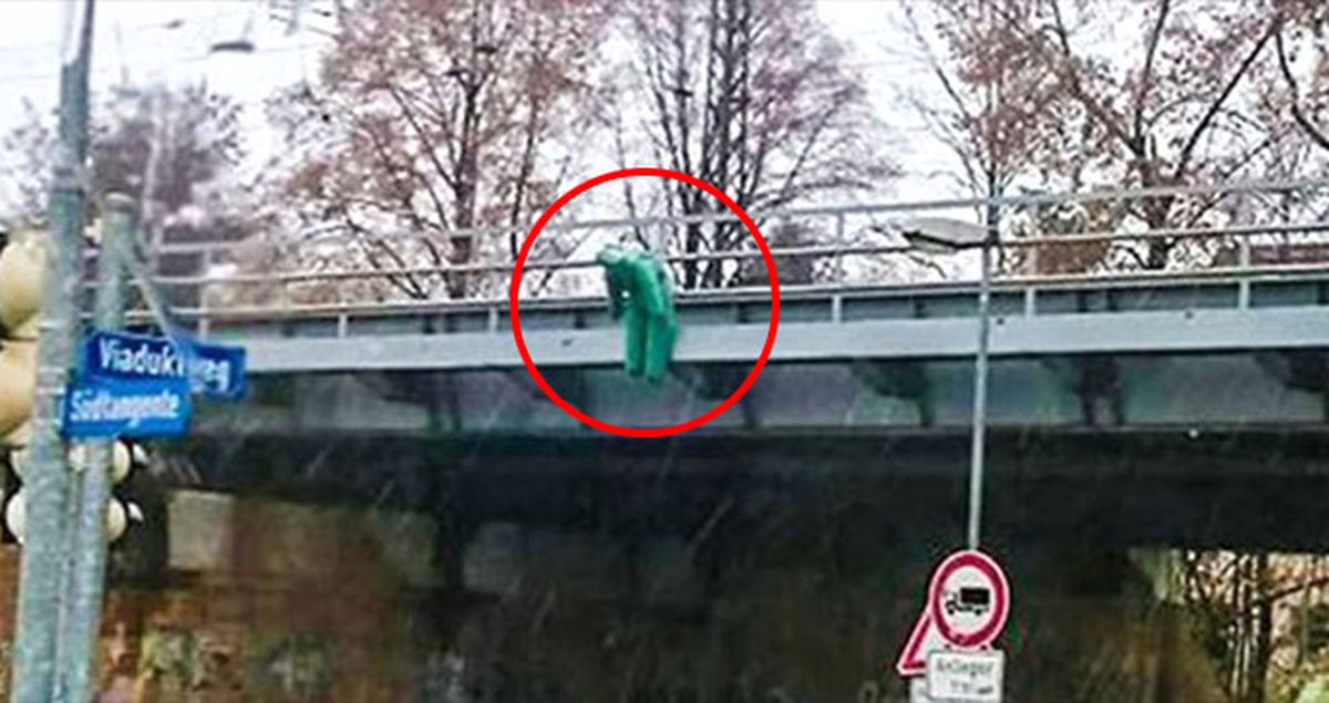 Almanya'da Oynanacak Derbi Öncesinde Taraftarlar Maskotları İdam Etti