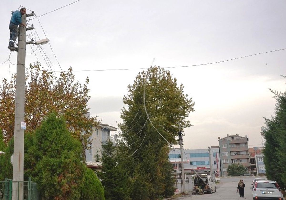Altınova\'da Elektrik Hatları Yer Altına Alındı