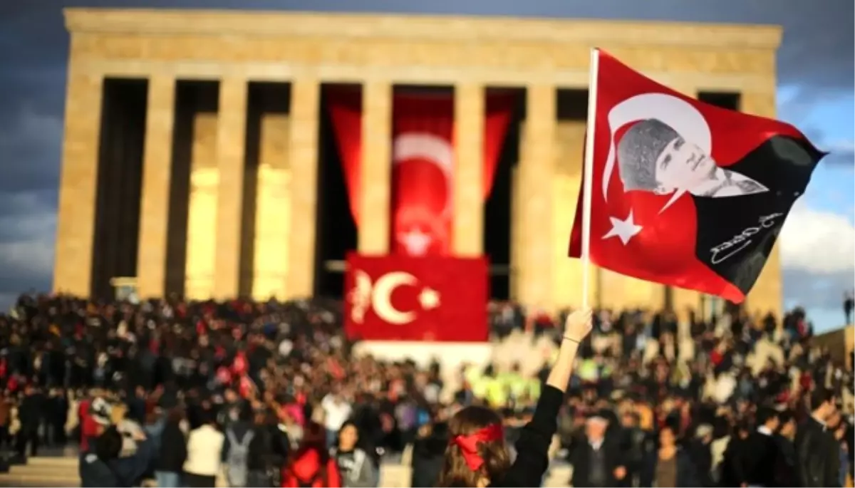 Anıtkabir Ziyaretçi Akınına Uğradı