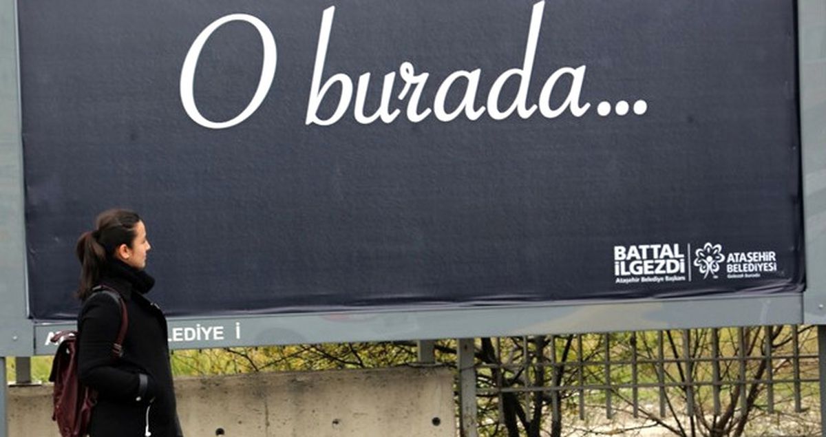 Ataşehir'de Merak Uyandıran Afişlerin Sırrı 10 Kasım'da Çözüldü
