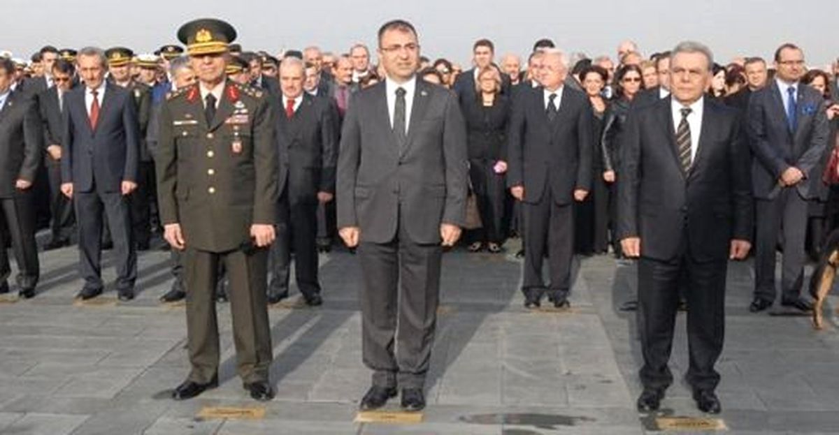 Atatürk İzmir\'de Anıldı
