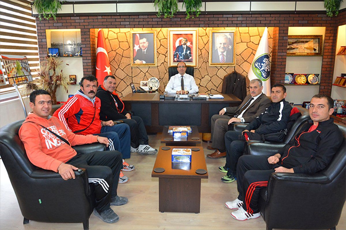 Belediye Başkanı Çöl\'e Ziyaret