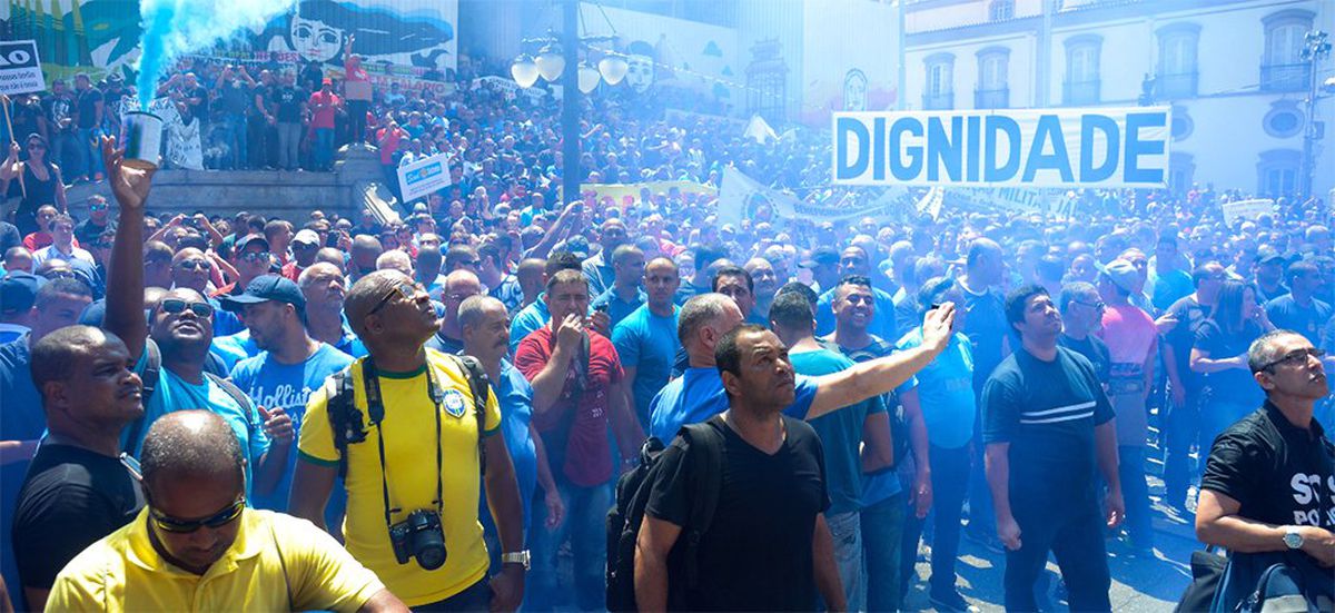 Brezilya'da Memurlar Meclisi Bastı