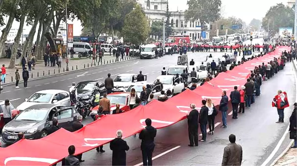 Büyük Önder Atatürk\'ü Anıyoruz