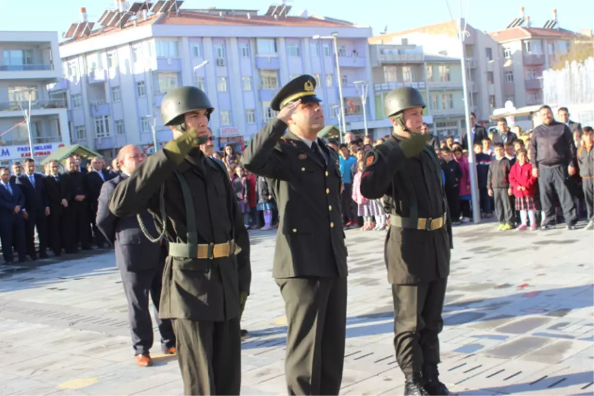 Büyük Önder Atatürk\'ü Anıyoruz