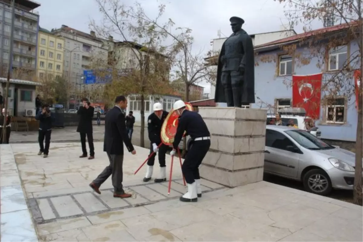 Büyük Önder Atatürk\'ü Anıyoruz