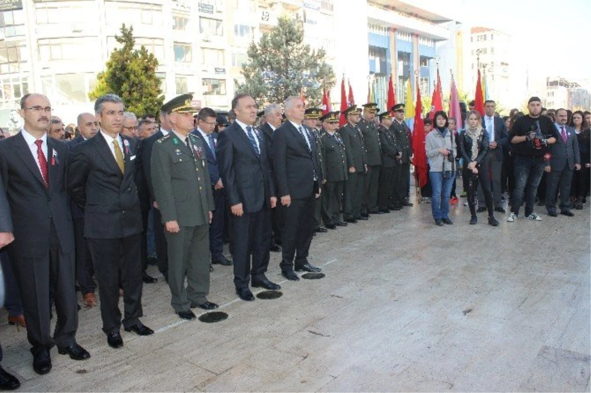 Büyük Önder Atatürk\'ü Anıyoruz