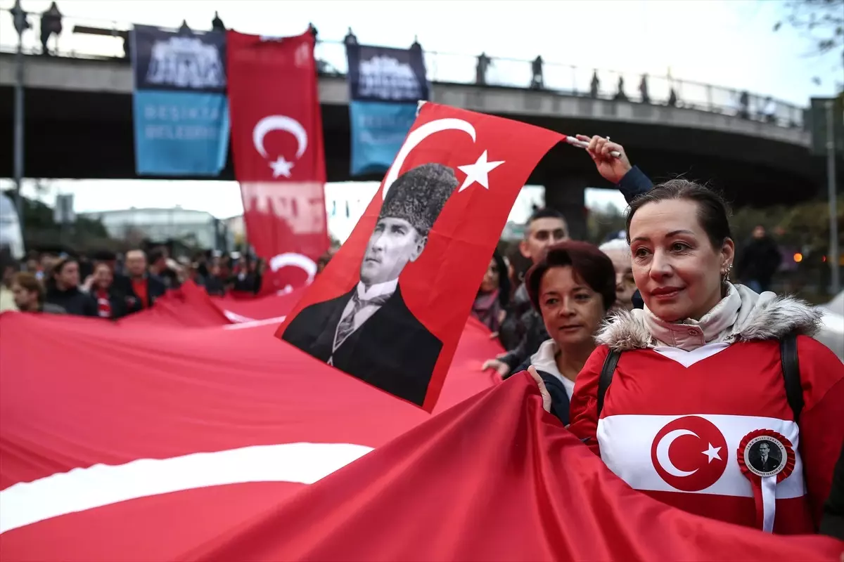 Büyük Önder Atatürk\'ü Anıyoruz