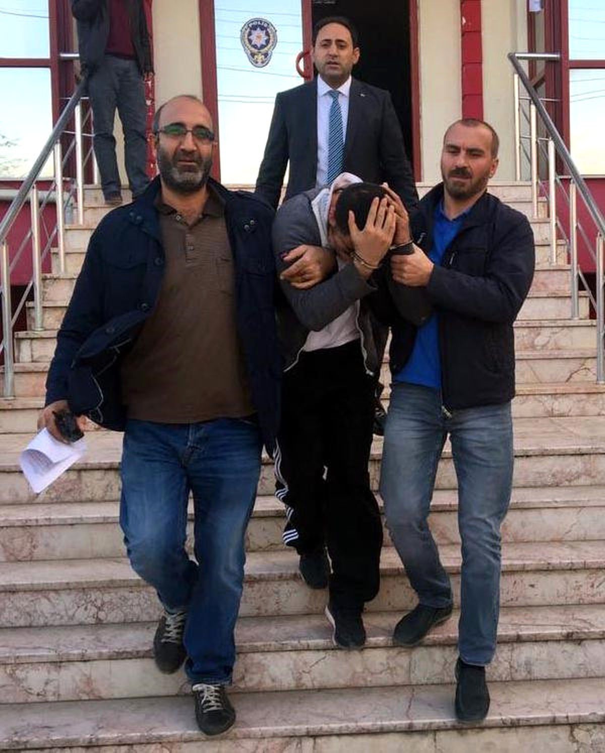 Çaldığı Altınlarla Kaçmaya Çalışırken Yakalandı