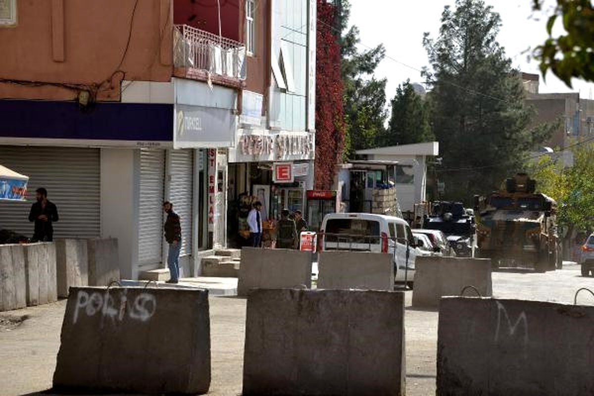 Derik Kaymakamlığı\'nda Patlama: Kaymakam ve 4 Kişi Yaralı (3)