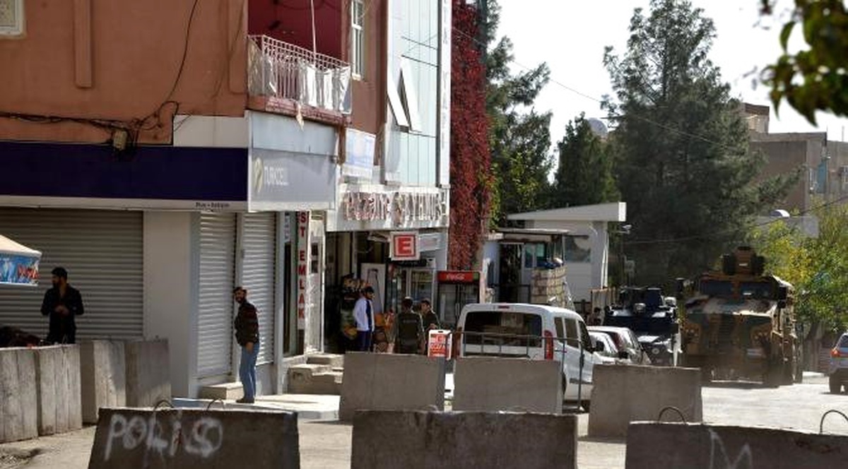 Derik Kaymakamlığı\'nda Patlama: Kaymakam ve 4 Kişi Yaralı (4)