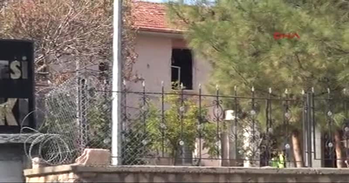 Derik Kaymakamlığı\'nda Patlama: Kaymakam ve 4 Kişi Yaralı (4)