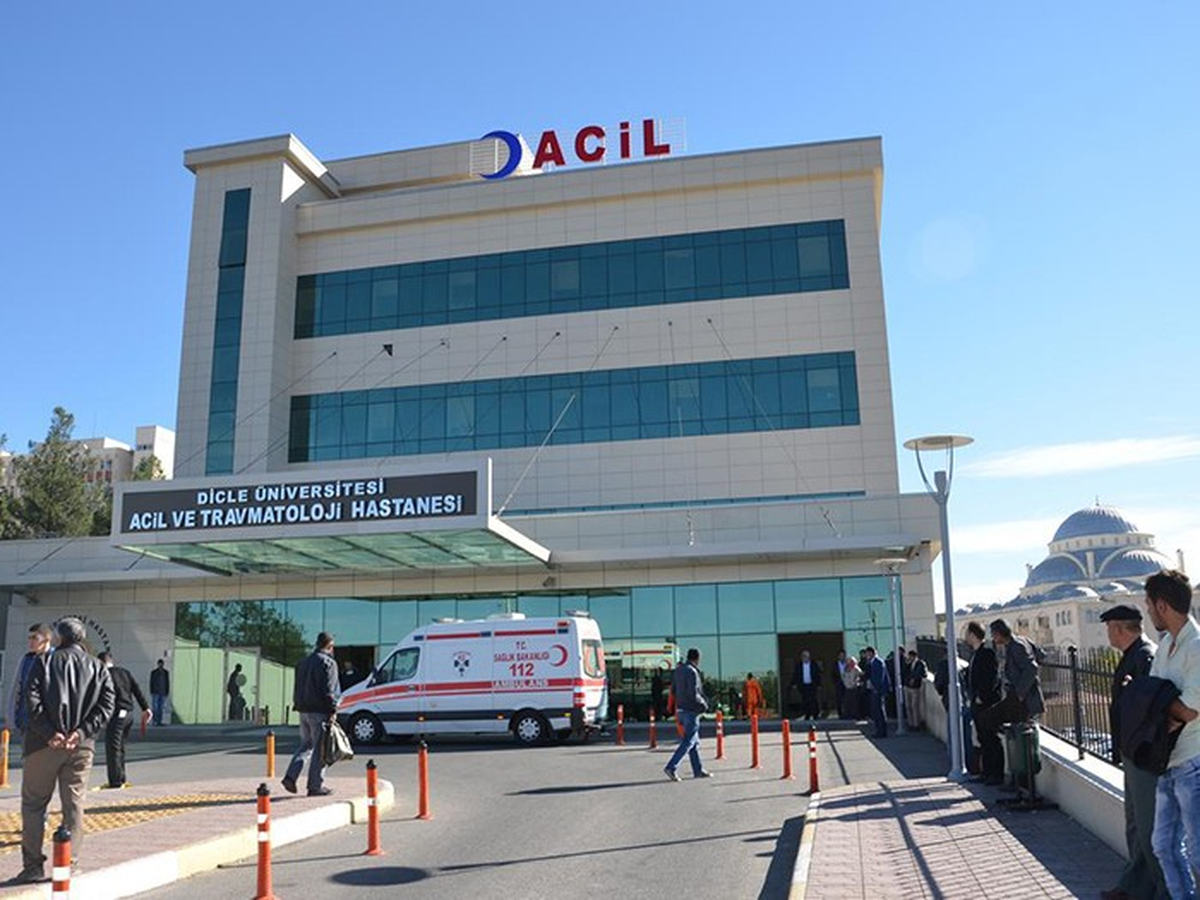 Dha Yurt;sağlık Bakanlığı: Yaralı Kaymakam Diyarbakır\' A Naklediliyor