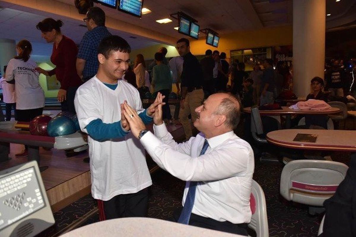 Down Sendromlu Çocukların Bowling Keyfi