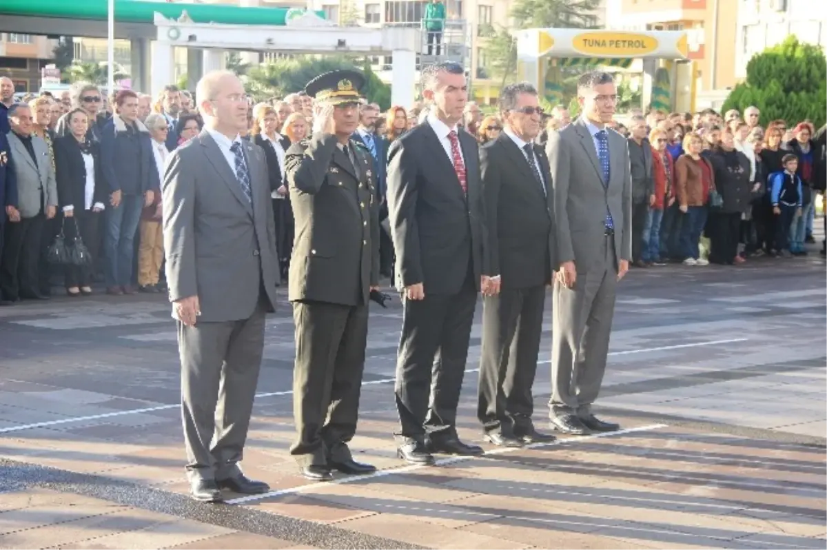 Edremit\'te 10 Kasım Atatürk\'ü Anma Töreni