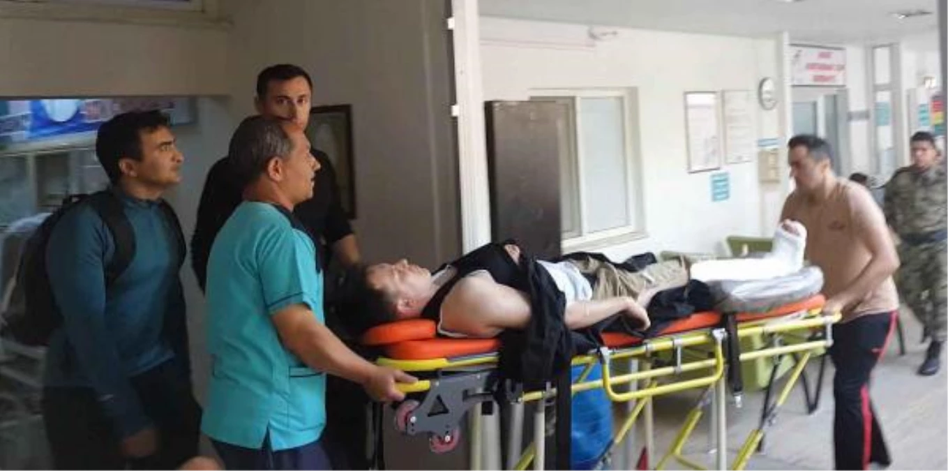 Eğitimde Paraşütü Geç Açılan Üsteğmen Yaralandı