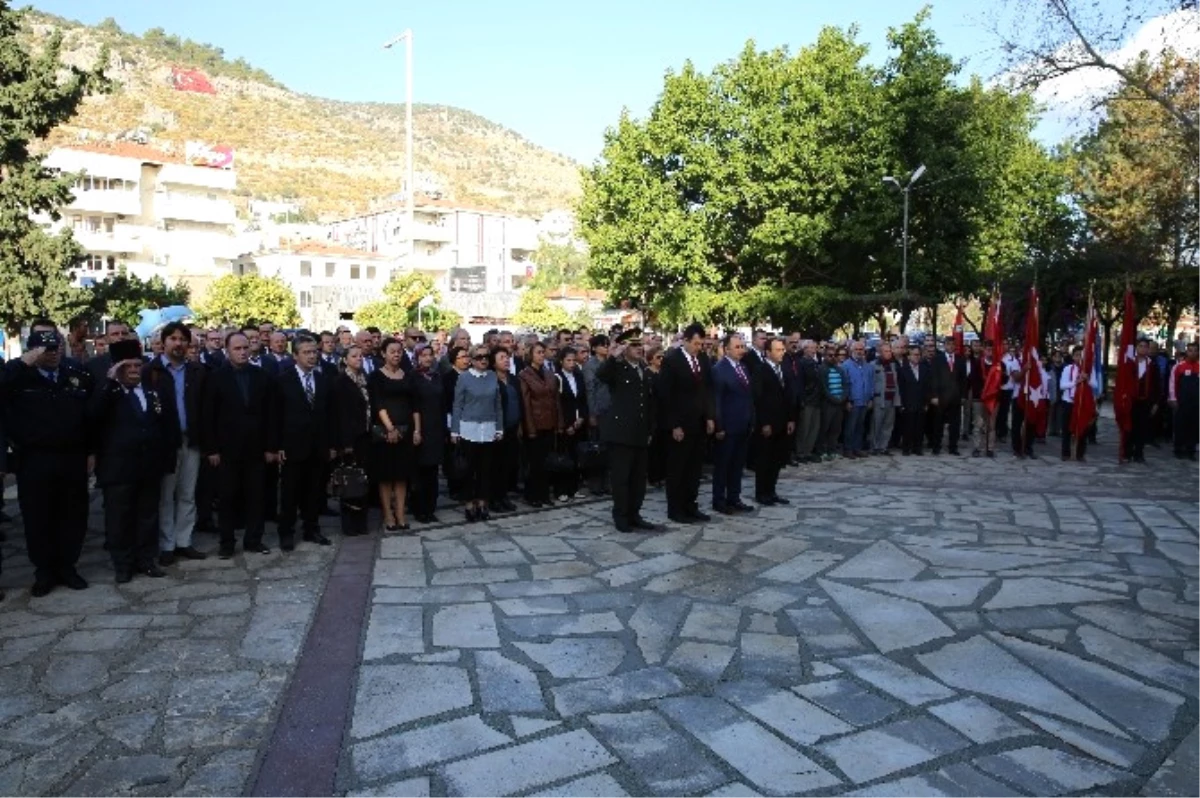 Finike\'de Atatürk Özlemle Anıldı