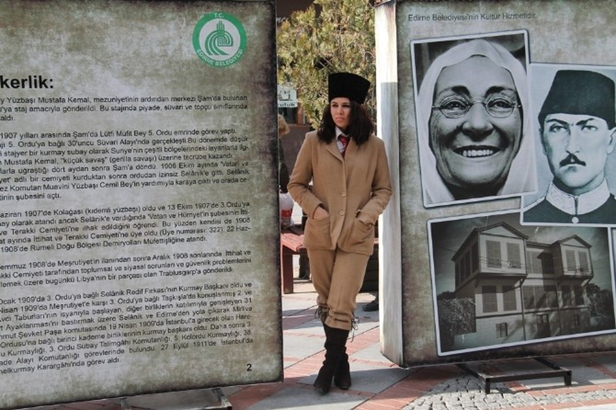 Fotoğrafları ve Kıyafetleriyle Atatürk