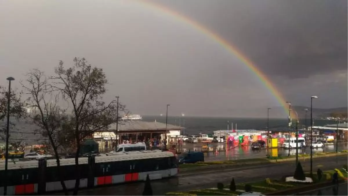 İstanbul Gökkuşağı ile Renklendi