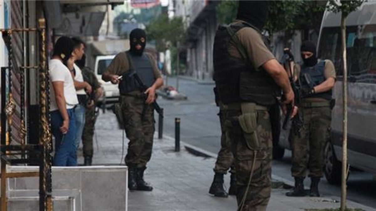 İzmir\'de Daeş Operasyonu: 5 Gözaltı