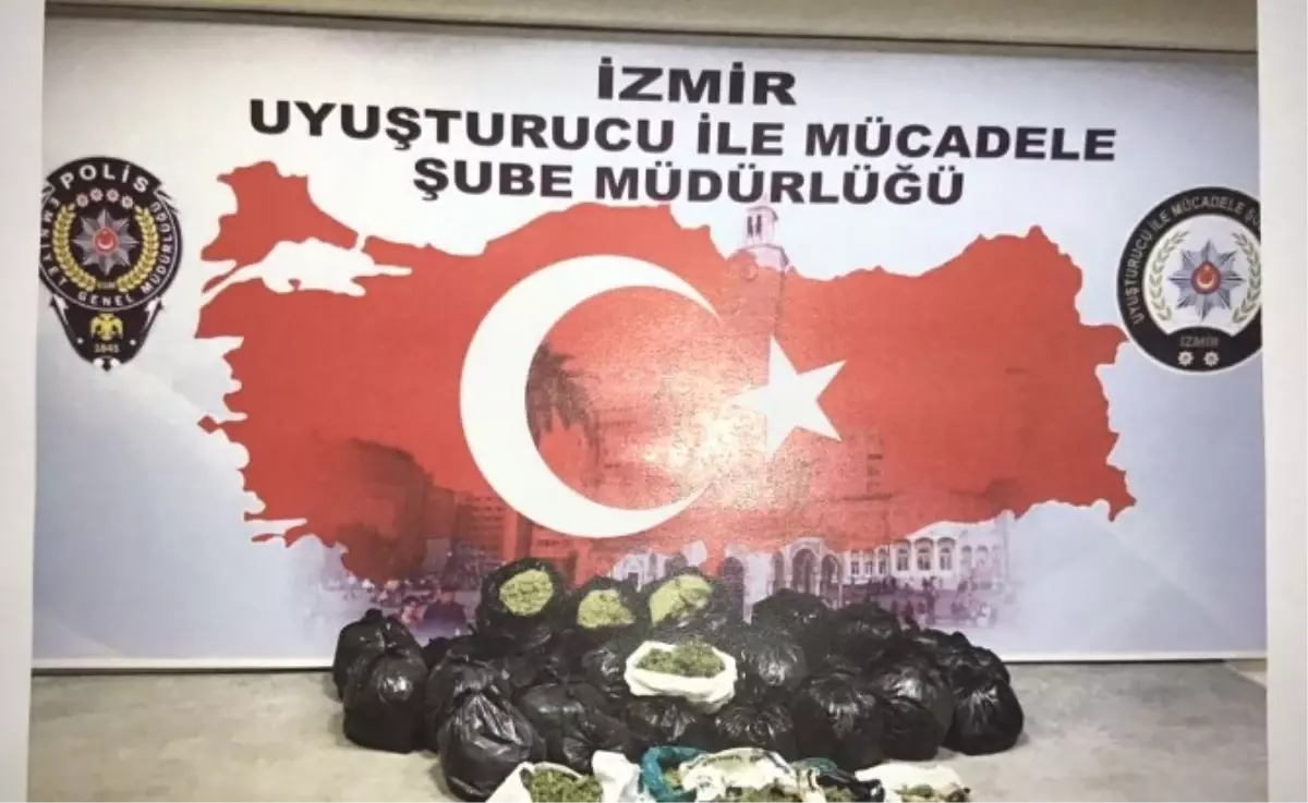 İzmir\'e Bir Tonun Üzerinde Uyuşturucu Getiren Şebeke Çökertildi