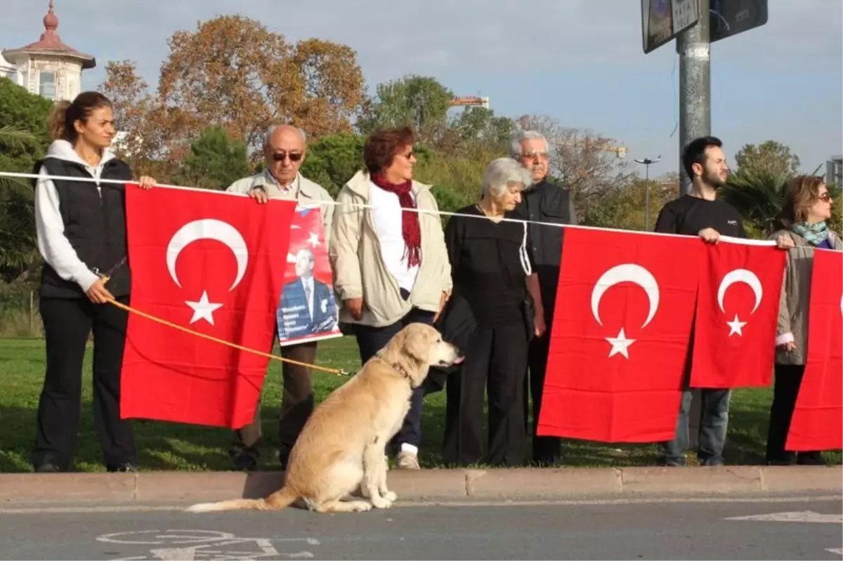 Kadıköy\'de 09,05\'te "Ata\'ya Saygı Zinciri"