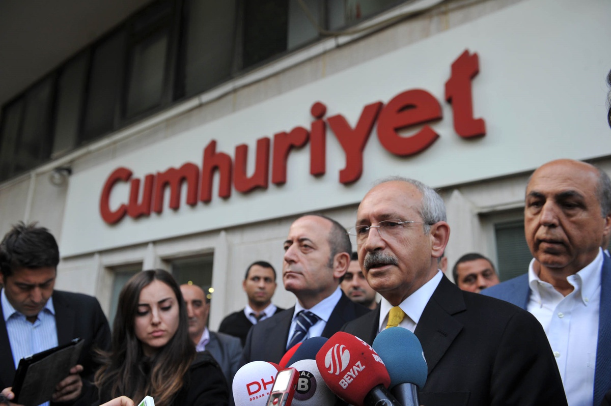 Kılıçdaroğlu Cumhuriyet Gazetesi\'ni Ziyaret Etti (Ek Görüntü)