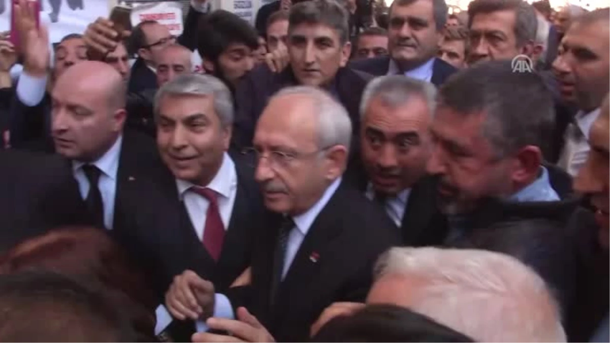 Kılıçdaroğlu, Cumhuriyet Gazetesini Ziyaret Etti