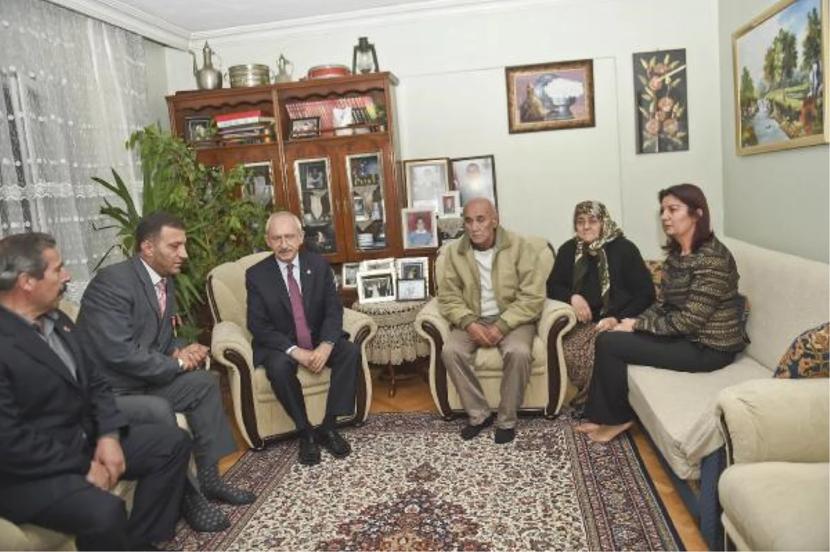 Kılıçdaroğlu, Şehit Ailelerini Ziyaret Etti