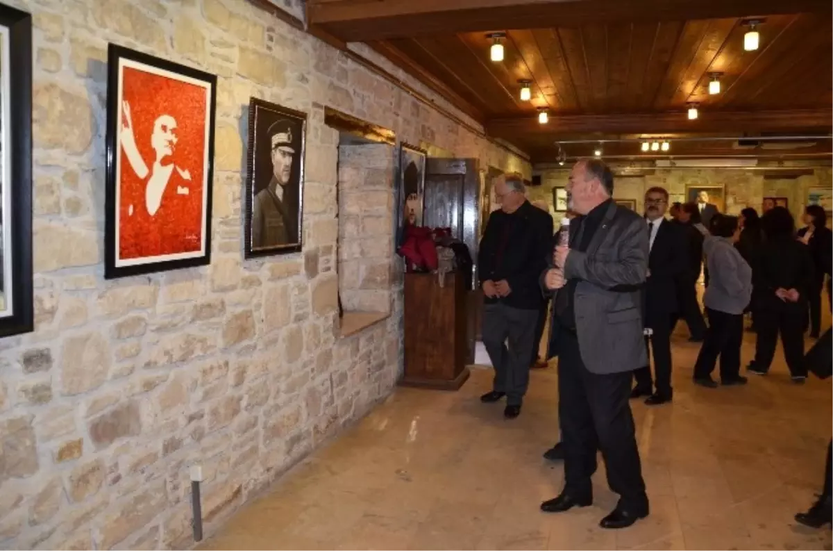 Kuşadası\'nda "Atatürk" Sergisi Açıldı