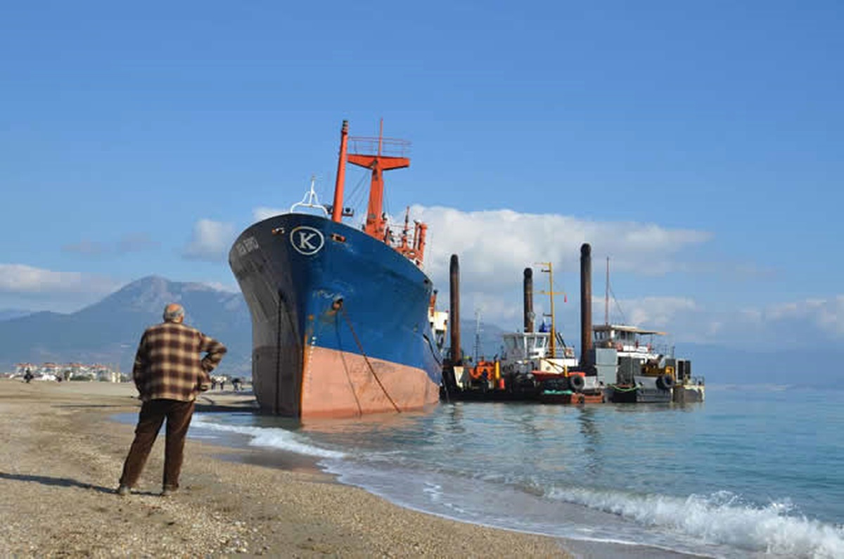 Lodosla Sürüklenen Kuru Yük Gemisi Kurtarıldı
