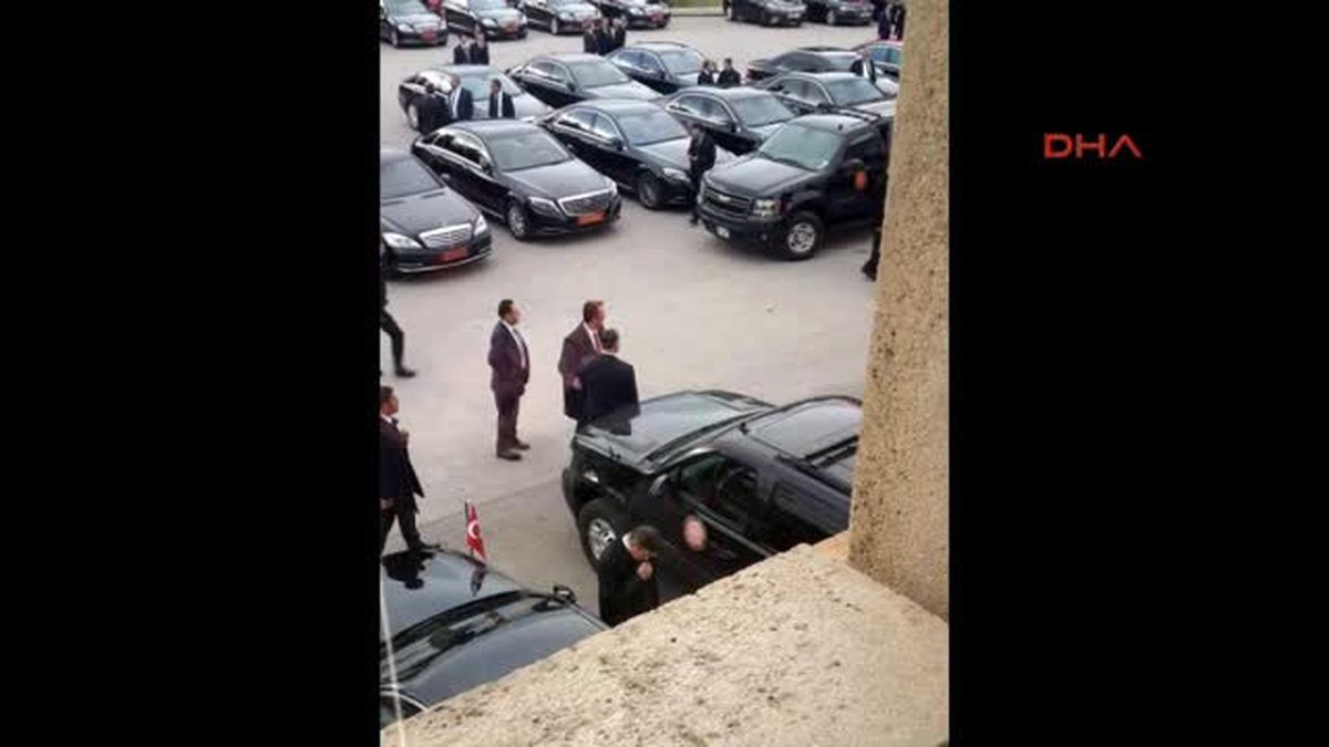 Melih Gökçek, Törene Geç Kalınca Park Yerinde Bekledi