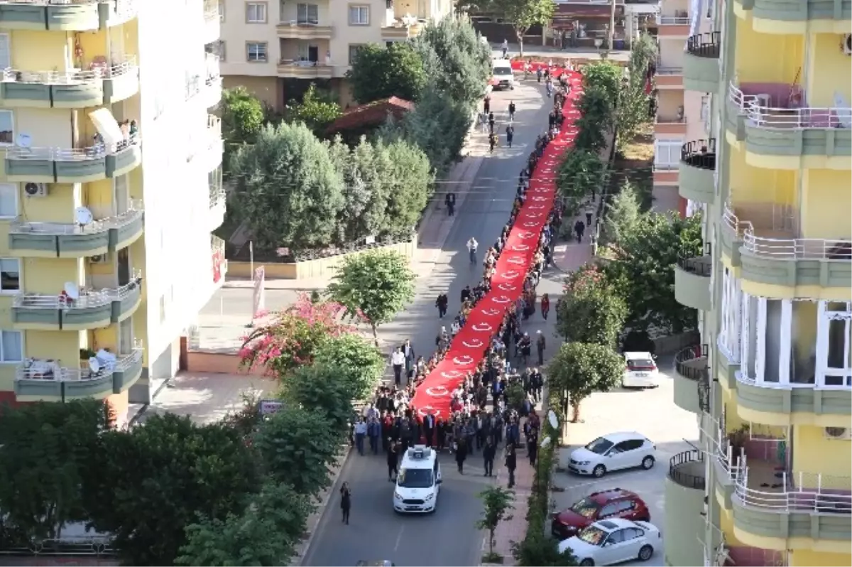 Mersinliler Bin 730 Metrelik Ata\'ya Saygı Zinciri Oluşturdu