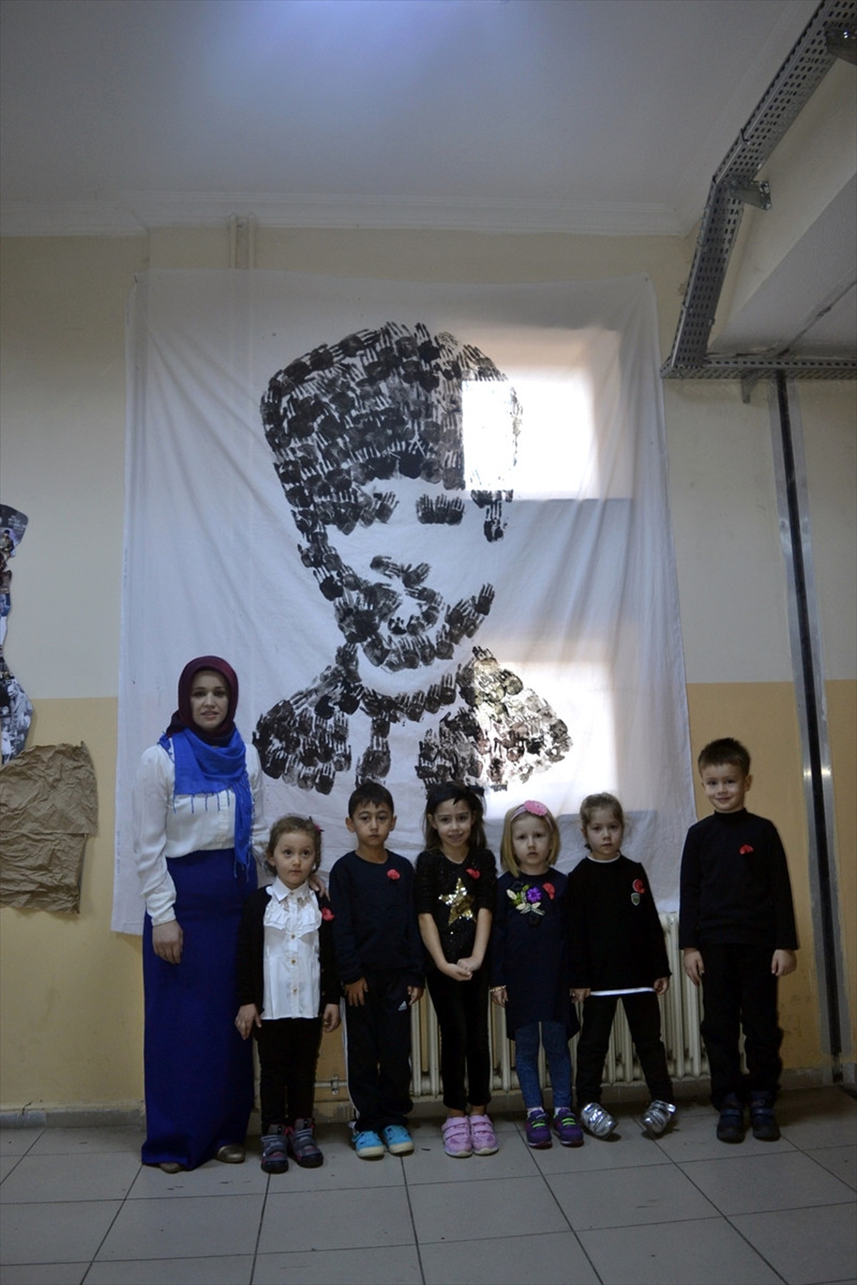 Minik Eller Atatürk Portresi Yaptı