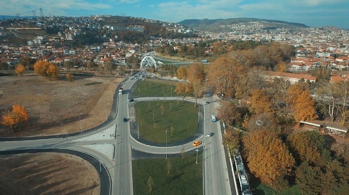 Mithatpaşa\'da Yeni Kavşağa Yeni Köprü