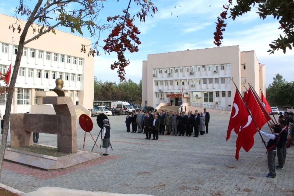 Samsat\'ta Atatürk Saygıyla Anıldı