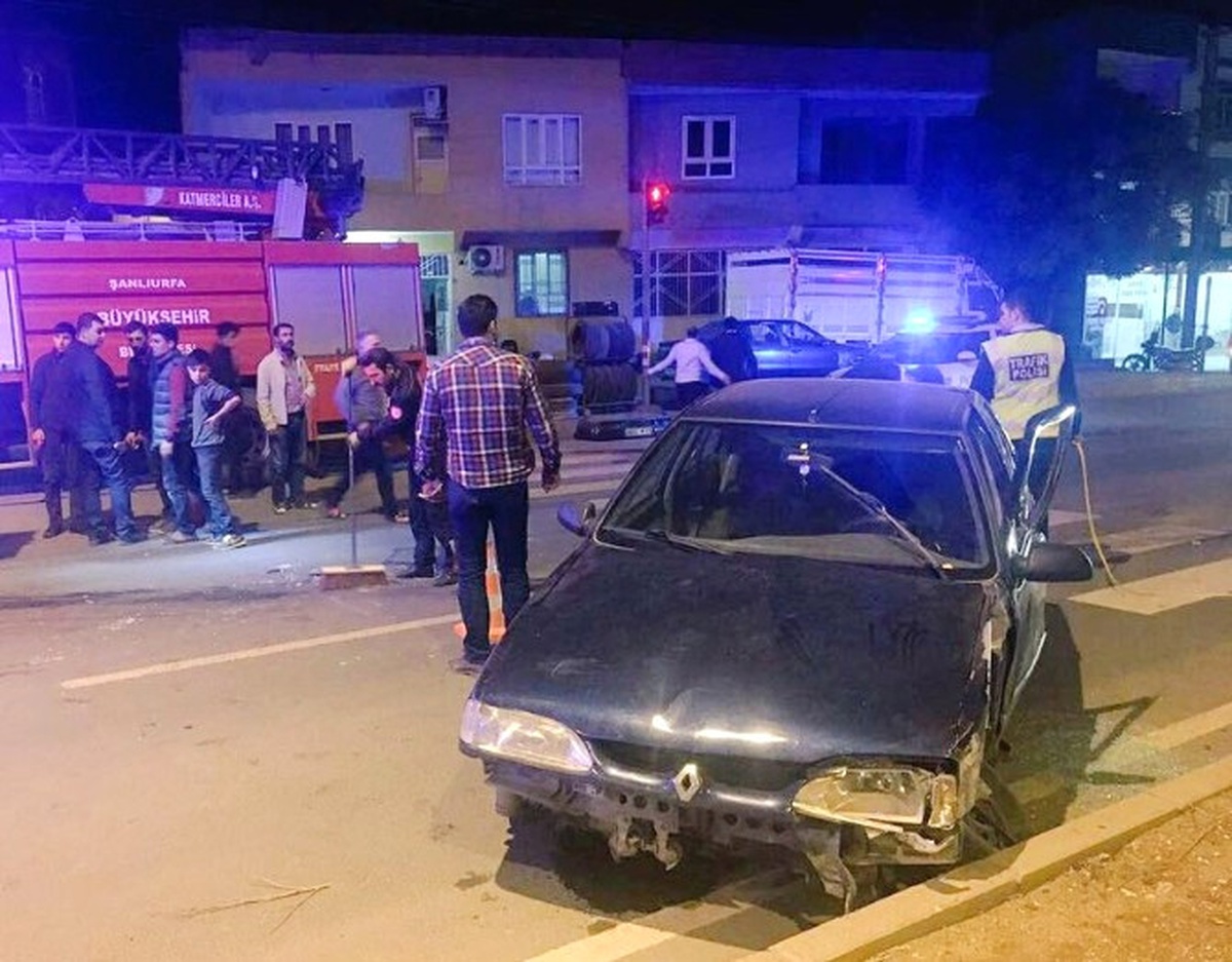 Şanlıurfa\'da Zincirleme Trafik Kazası: 3 Yaralı