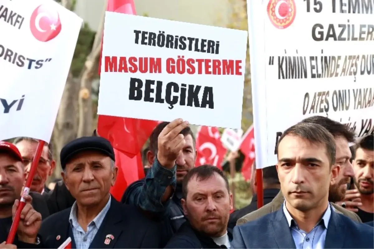 Şehit Aileleri ve Gazilerden Belçika\'ya Siyah Çelenkli Protesto