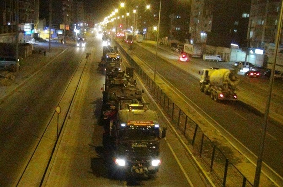 Sınıra Askeri Sevkiyat Devam Ediyor