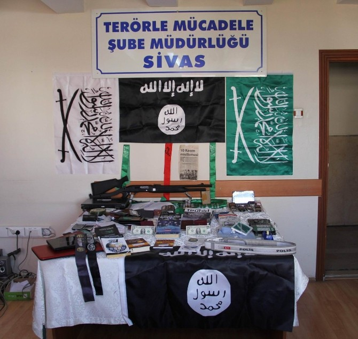 Sivas\'taki Deaş Operasyonunda 1 Dolar Ele Geçirildi
