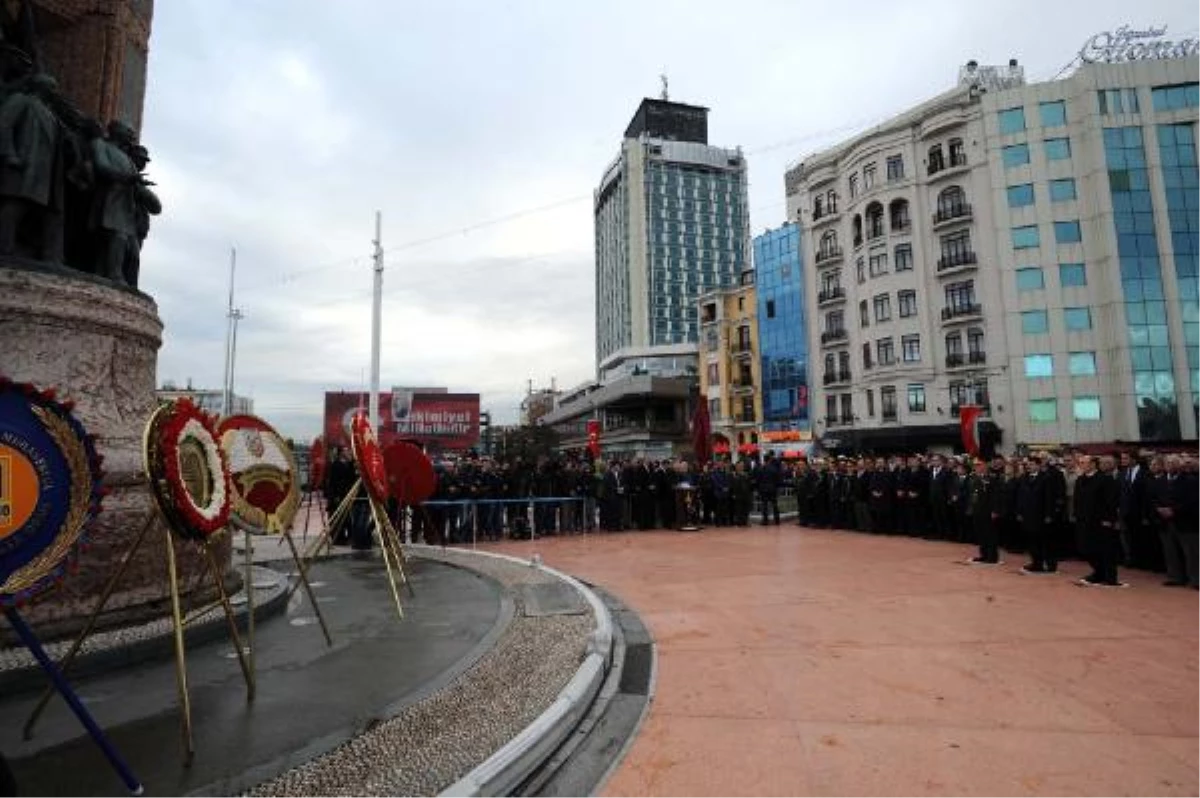 Taksim\'de 10 Kasım Anması